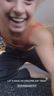 Demi Bagby feet photo thumbnail