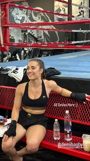 Demi Bagby feet photo thumbnail