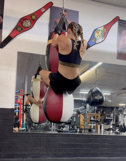 Demi Bagby feet photo thumbnail