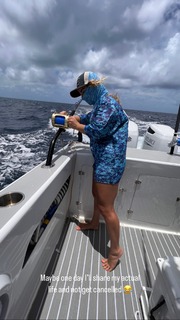 Demi Bagby feet photo thumbnail