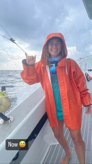 Demi Bagby feet photo thumbnail