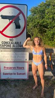 Demi Bagby feet photo thumbnail