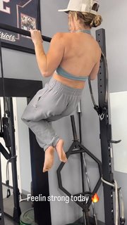 Demi Bagby feet photo thumbnail