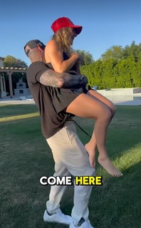 Demi Bagby feet photo thumbnail