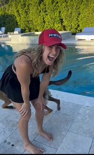 Demi Bagby feet photo thumbnail