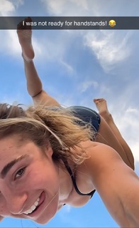 Demi Bagby feet photo thumbnail