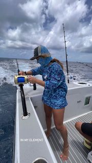 Demi Bagby feet photo thumbnail