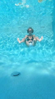 Demi Bagby feet photo thumbnail