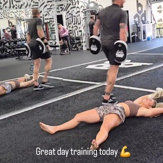 Demi Bagby feet photo thumbnail