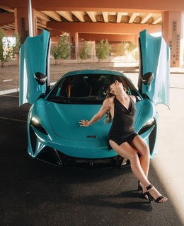 Demi Bagby feet photo thumbnail