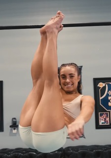 Demi Bagby feet photo thumbnail