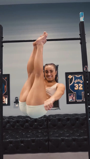 Demi Bagby feet photo thumbnail