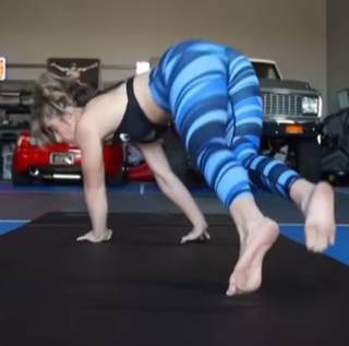 Demi Bagby feet photo thumbnail