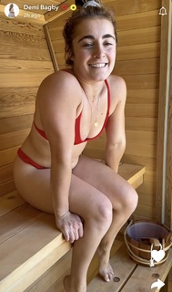 Demi Bagby feet photo thumbnail