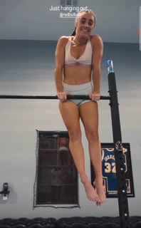 Demi Bagby feet photo thumbnail