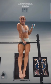 Demi Bagby feet photo thumbnail