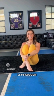 Demi Bagby feet photo thumbnail