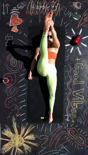 Demi Bagby feet photo thumbnail