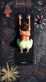 Demi Bagby feet photo thumbnail