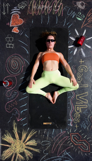 Demi Bagby feet photo thumbnail