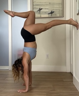 Demi Bagby feet photo thumbnail