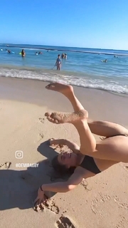 Demi Bagby feet photo thumbnail