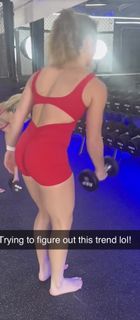 Demi Bagby feet photo thumbnail