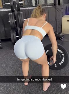 Demi Bagby feet photo thumbnail