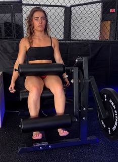 Demi Bagby feet photo thumbnail