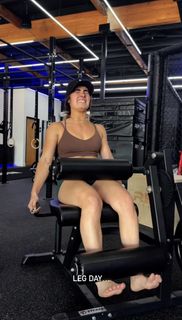 Demi Bagby feet photo thumbnail