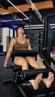 Demi Bagby feet photo thumbnail