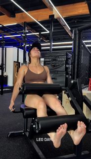 Demi Bagby feet photo thumbnail