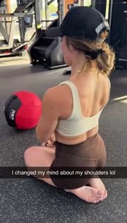 Demi Bagby feet photo thumbnail