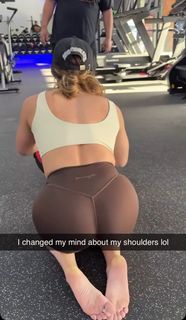 Demi Bagby feet photo thumbnail