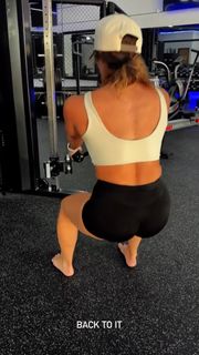 Demi Bagby feet photo thumbnail