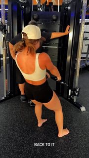 Demi Bagby feet photo thumbnail