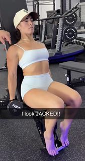 Demi Bagby feet photo thumbnail