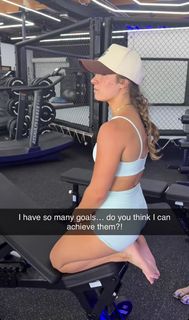 Demi Bagby feet photo thumbnail