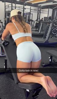 Demi Bagby feet photo thumbnail