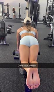 Demi Bagby feet photo thumbnail