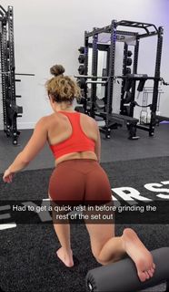 Demi Bagby feet photo thumbnail