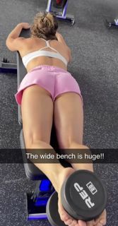 Demi Bagby feet photo thumbnail