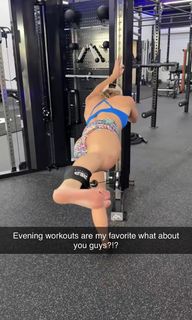 Demi Bagby feet photo thumbnail