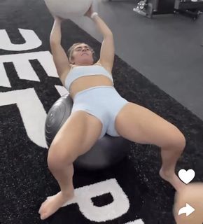 Demi Bagby feet photo thumbnail