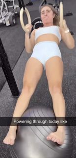 Demi Bagby feet photo thumbnail