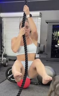 Demi Bagby feet photo thumbnail