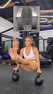 Demi Bagby feet photo thumbnail