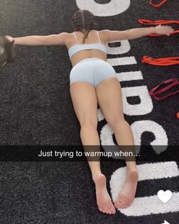 Demi Bagby feet photo thumbnail