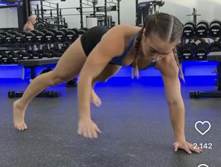 Demi Bagby feet photo thumbnail