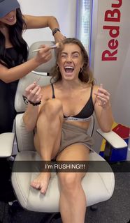 Demi Bagby feet photo thumbnail